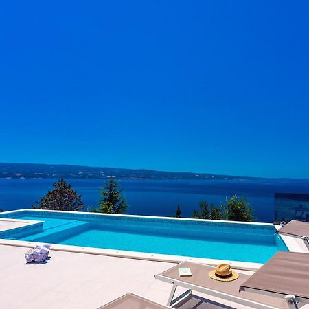 Villa Belvedere With Heated Pool, Billiards, Media Room, Sea Views,10 Pax أوميس المظهر الخارجي الصورة