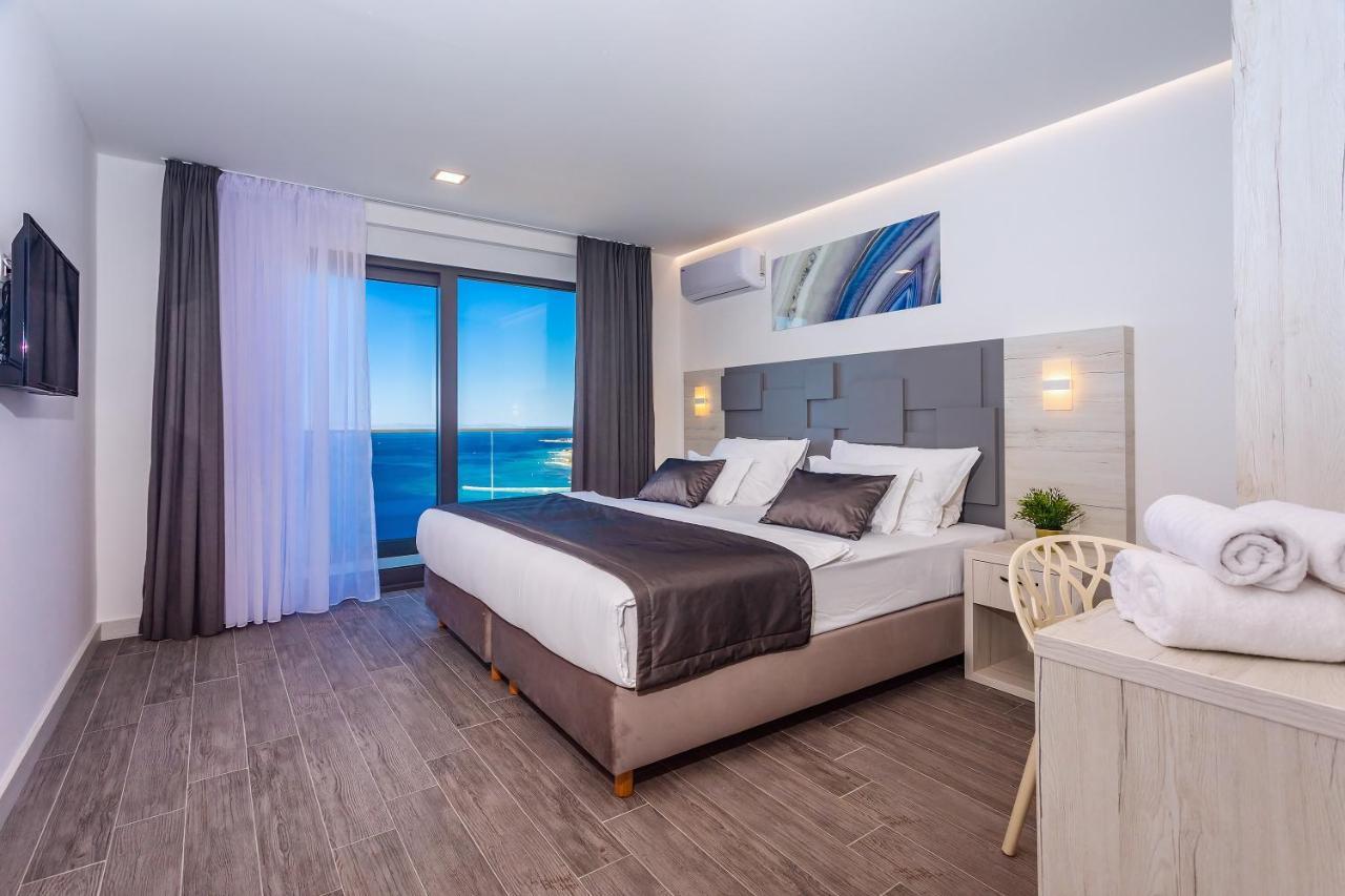 Villa Belvedere With Heated Pool, Billiards, Media Room, Sea Views,10 Pax أوميس المظهر الخارجي الصورة