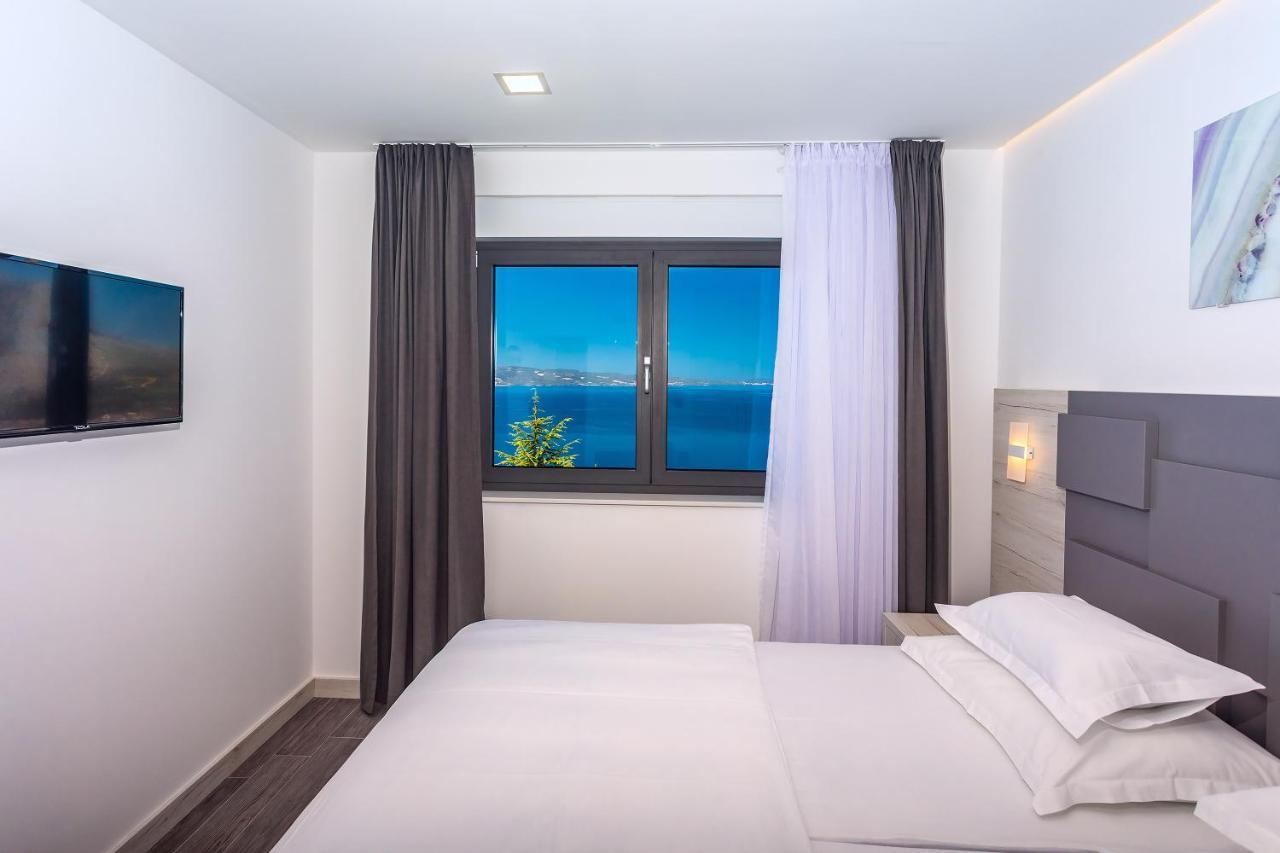 Villa Belvedere With Heated Pool, Billiards, Media Room, Sea Views,10 Pax أوميس المظهر الخارجي الصورة