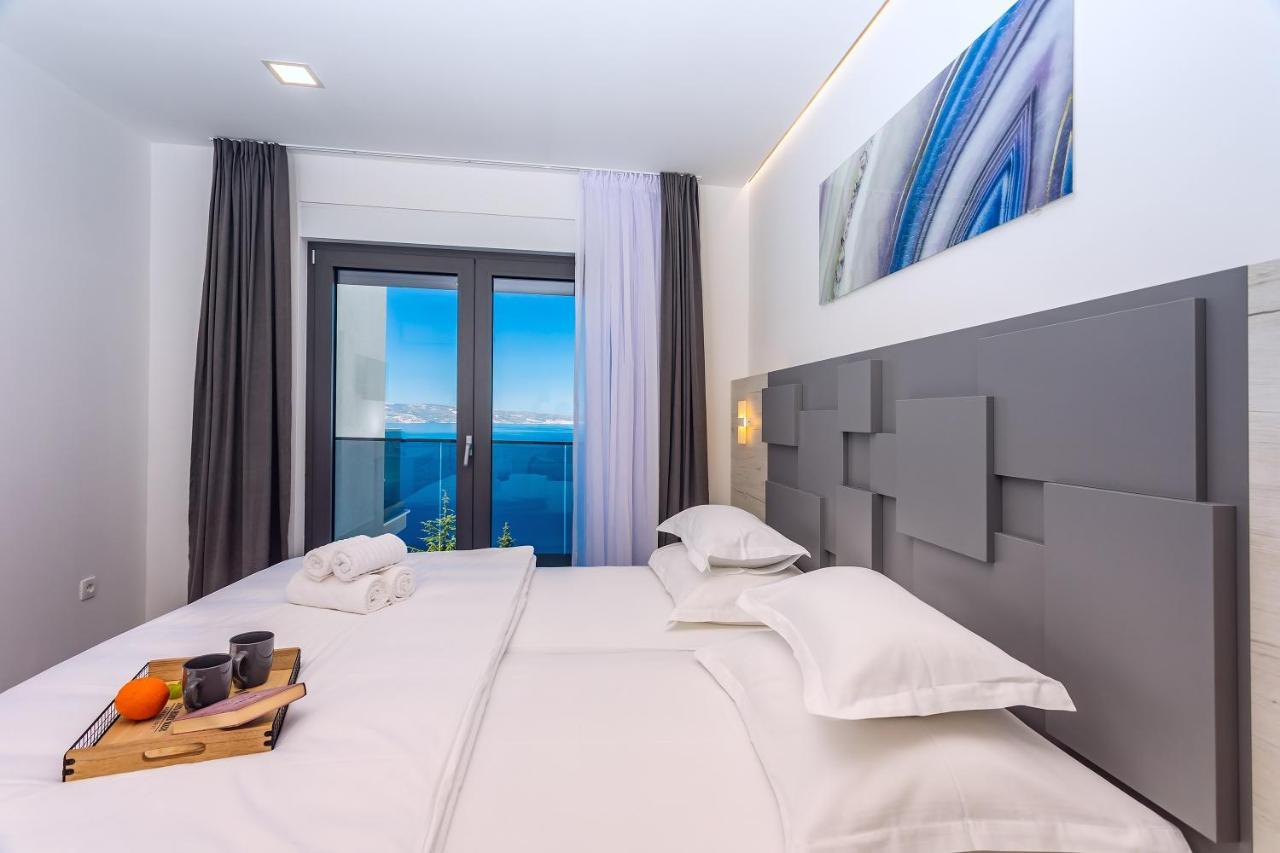 Villa Belvedere With Heated Pool, Billiards, Media Room, Sea Views,10 Pax أوميس المظهر الخارجي الصورة