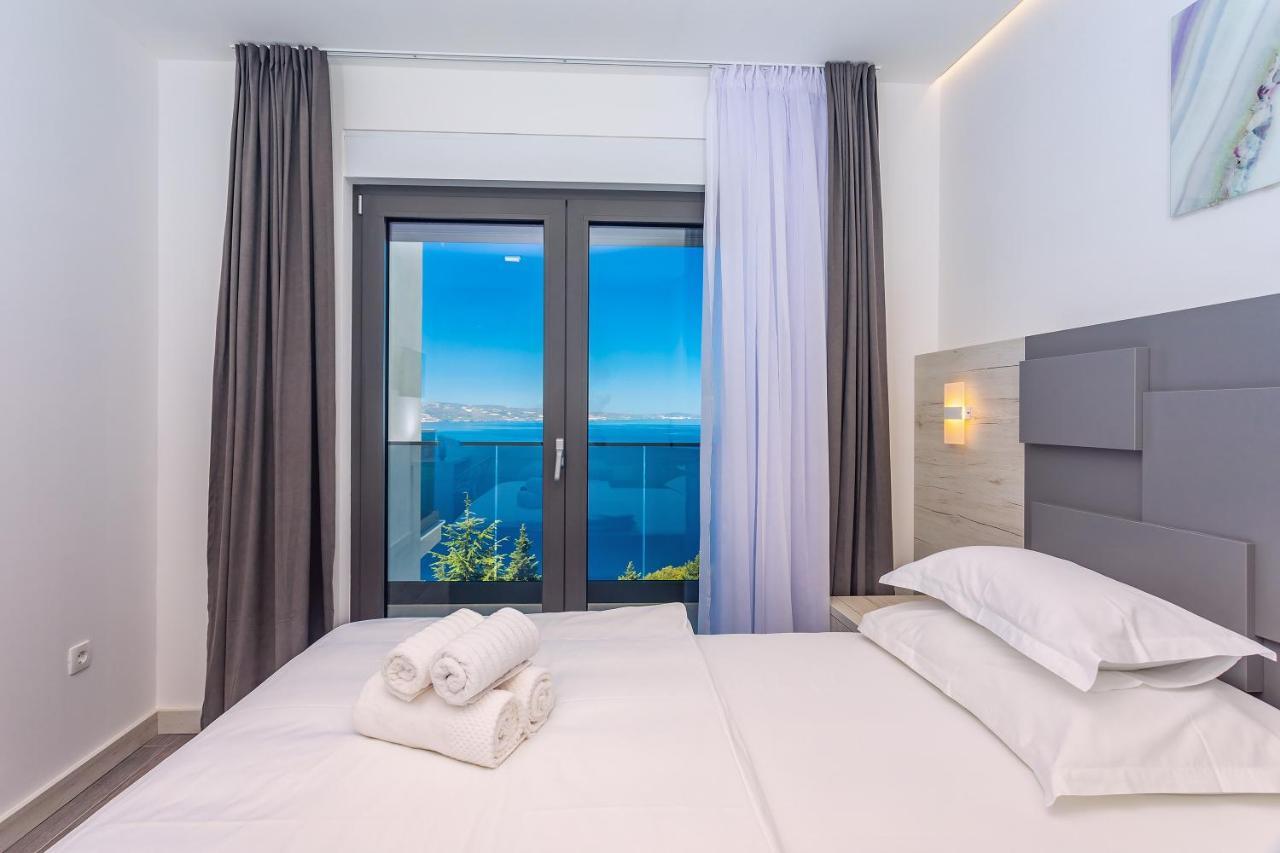 Villa Belvedere With Heated Pool, Billiards, Media Room, Sea Views,10 Pax أوميس المظهر الخارجي الصورة