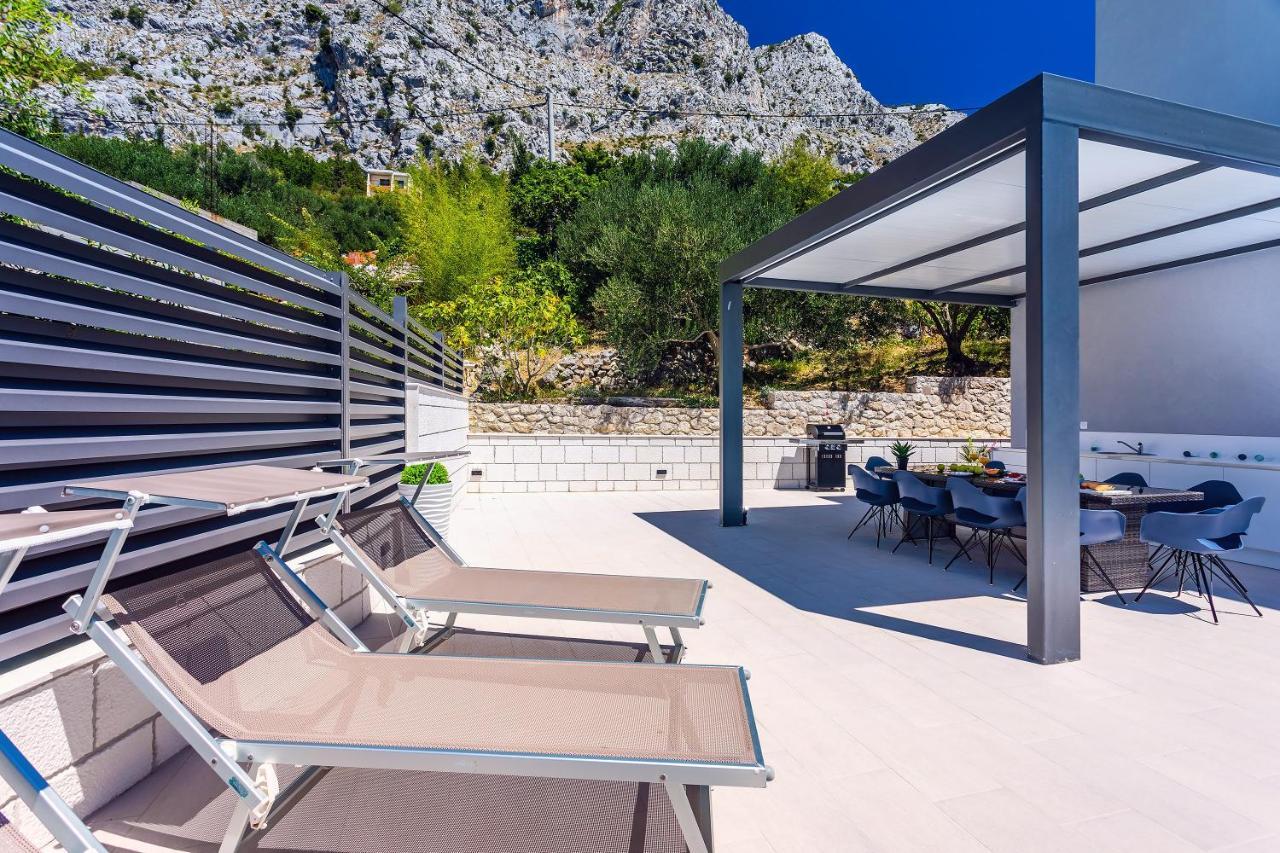 Villa Belvedere With Heated Pool, Billiards, Media Room, Sea Views,10 Pax أوميس المظهر الخارجي الصورة